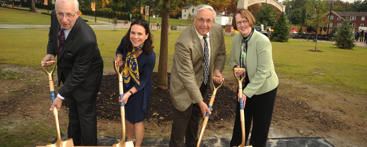 Kent State President Lester A. Lefton, Kent State Board of Trustees Chair Jane Murphy Timken, Kent Mayor Jerry Fiala and Sandra Reid from the Davey Tree Expert Company help dedicate the newly planted pin oak Partnership Tree that symbolizes the town-gown partnership.