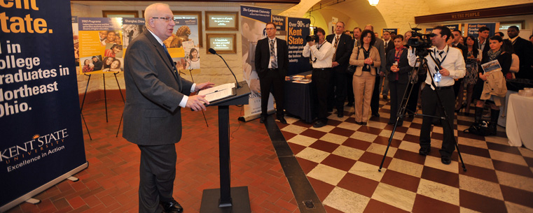 <p>Kent State University President Lester A. Lefton gives his opening remarks during Kent State Day at the Statehouse.</p>