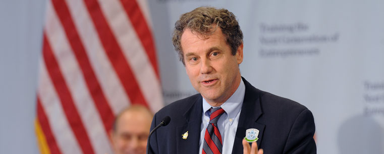 Sen. Sherrod Brown addresses the audience at the announcement of a $3.2 million, three-year partnership to train the next generation of entrepreneurs in Northeast Ohio. The new program involves Kent State.