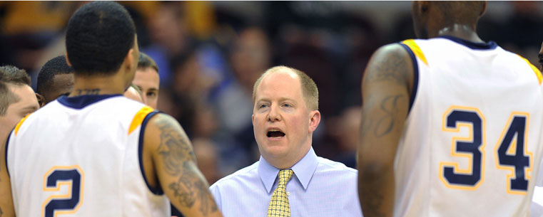 Coach Rob Senderoff sends in a defensive play late in the game during Kent State's 76-72 win over Western Michigan.