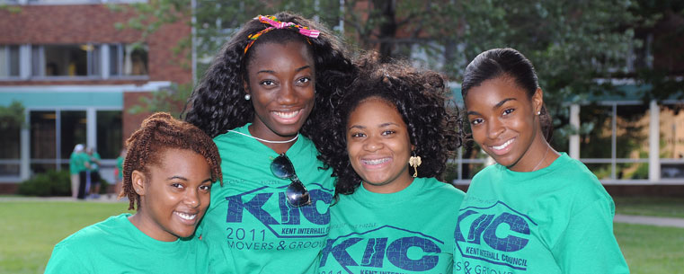 Four student volunteers from Kent InterHall Council await incoming freshmen and families near Manchester Hall during Welcome Weekend 2011.