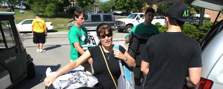 A Kent State mom helps her daughter move into Centennial Court during Welcome Weekend 2011.