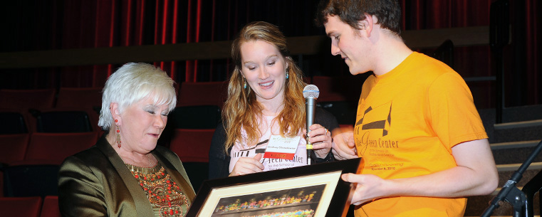 <p>Students present Kent State benefactor Roe Green with a photograph of students enrolled in the School of Theatre and Dance.</p>