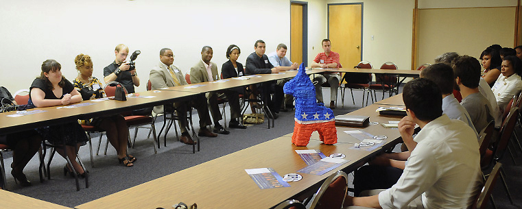 <p>A group of Kent State University students meet with Ohio First Lady Frances Strickland to discuss current political and higher education issues during her June 17 Kent State visit.</p>