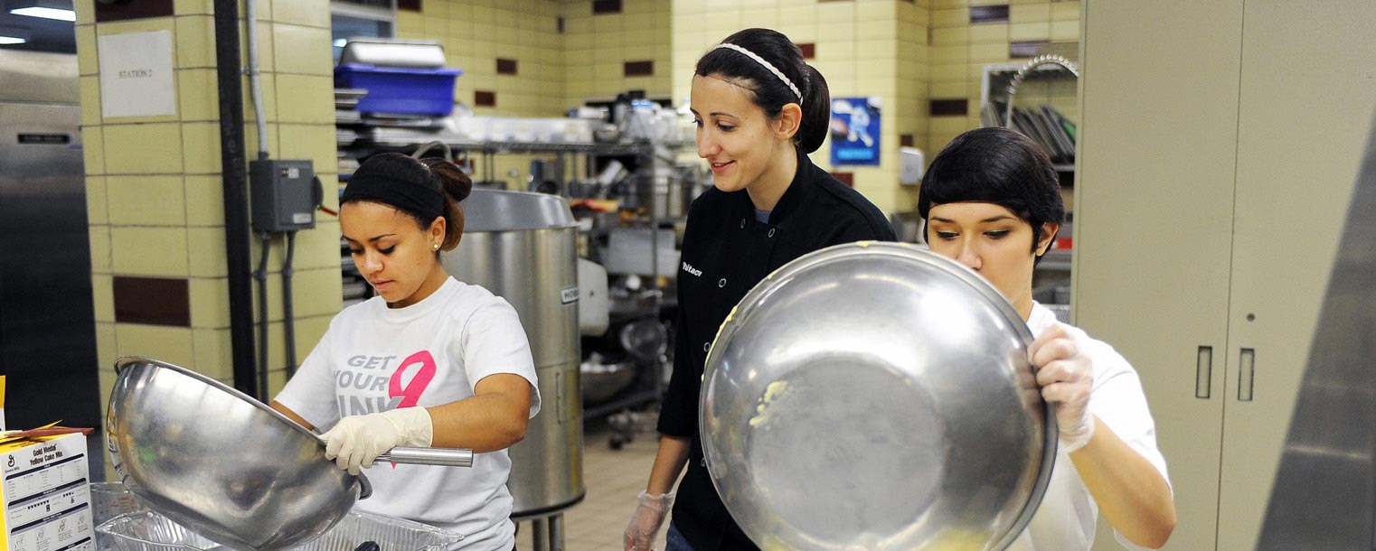 Kent State students volunteer their time and cooking talents in the Campus Kitchen at Kent State during Welcome Weekend.