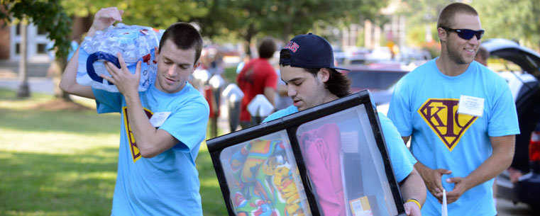 Students help an incoming freshman move into Fletcher Hall during Kent Interhall Council's Movers and Groovers.