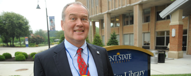 James Bracken, dean of University Libraries at Kent State University, is a proud wearer of his "Ask Me" button.