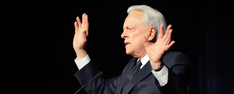 Robert Osborne, host of Turner Classic Movies, recalls a memory of Katharine Hepburn during the dinner portion of the Kent State University "25 Years of Dazzle" celebration.