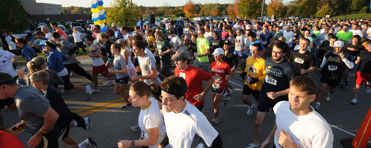 Participants in a 5K race take off from in front of Kent State University's Student Recreation and Wellness Center.