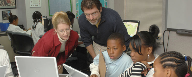 Kent State’s John Dunlosky (right), professor of psychology, and Katherine Rawson (left), associate professor of psychology, help students study in a computer lab.