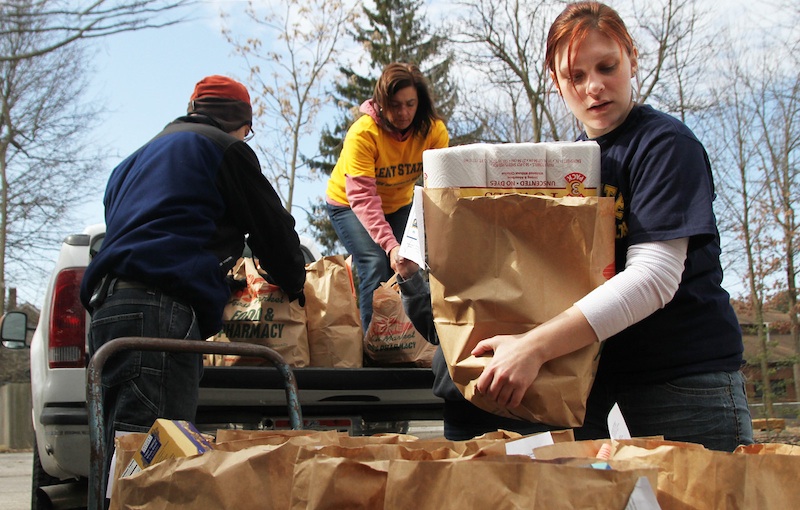 Kent State Food Drive Volunteers