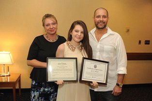 Photo of Kent State student Zoë Burch with her parents