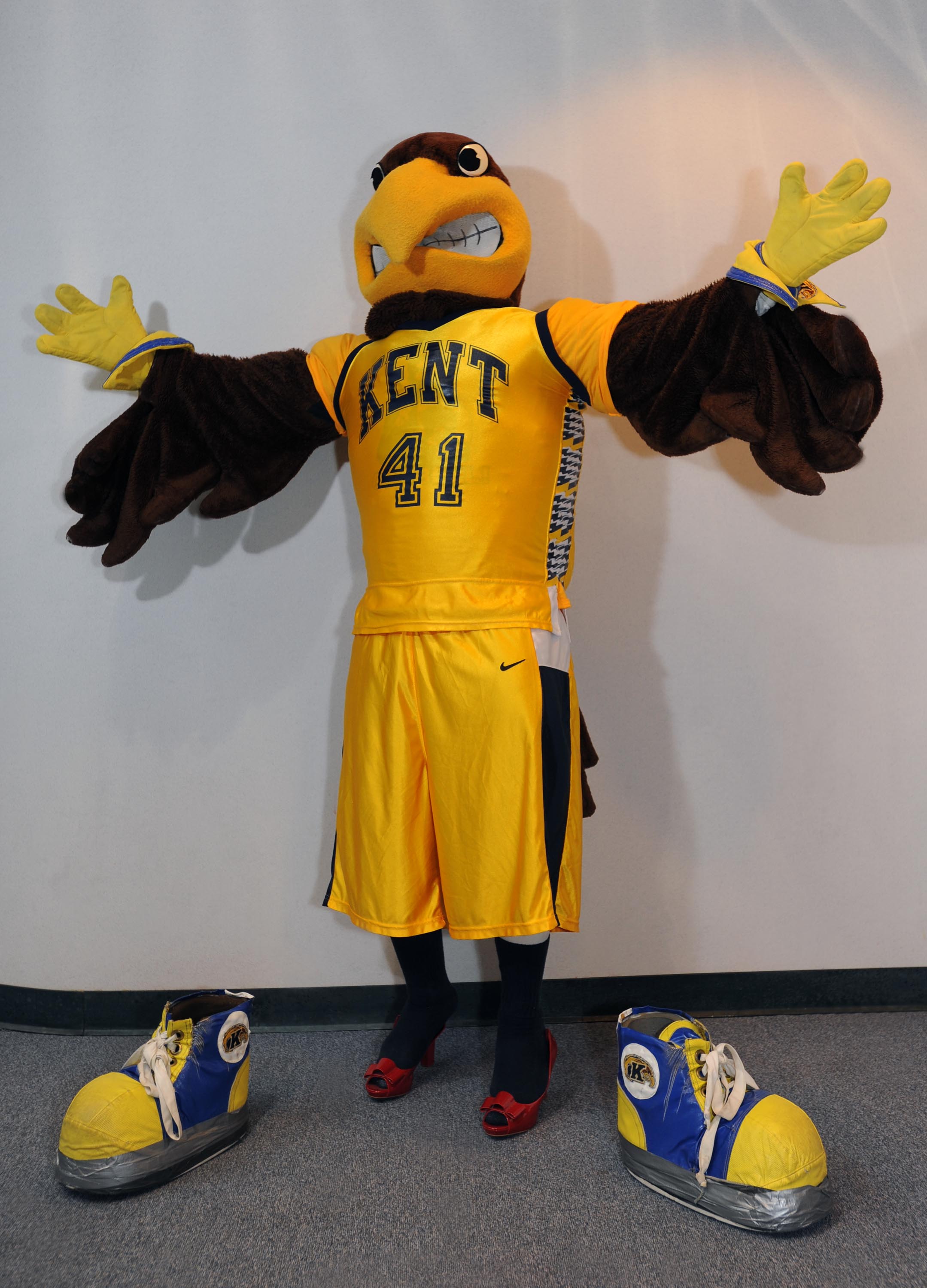 Kent State mascot Flash supports Walk a Mile in Her Shoes