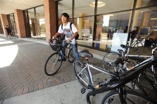 Photo of Kent State University student using Flashfleet