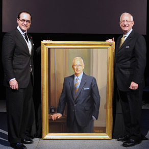Kent State President Lester A. Lefton thanks artist Shane Neal for his official presidential portrait, unveiled the evening of April 4 during the Celebration of Leadership event.